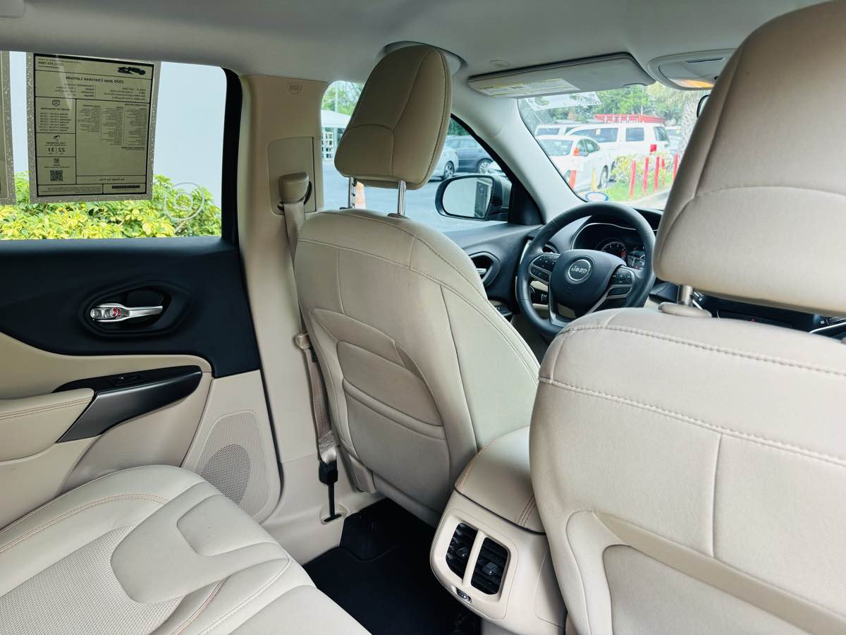 2020 Jeep Cherokee Latitude photo 14