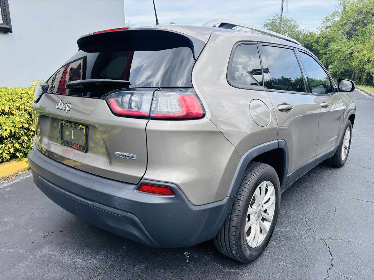2020 Jeep Cherokee Latitude photo 16