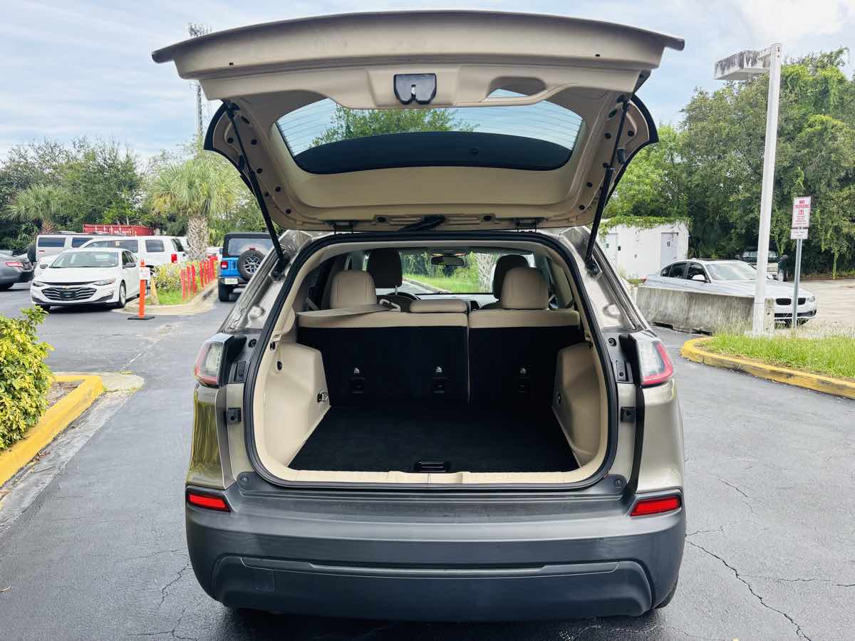 2020 Jeep Cherokee Latitude photo 18