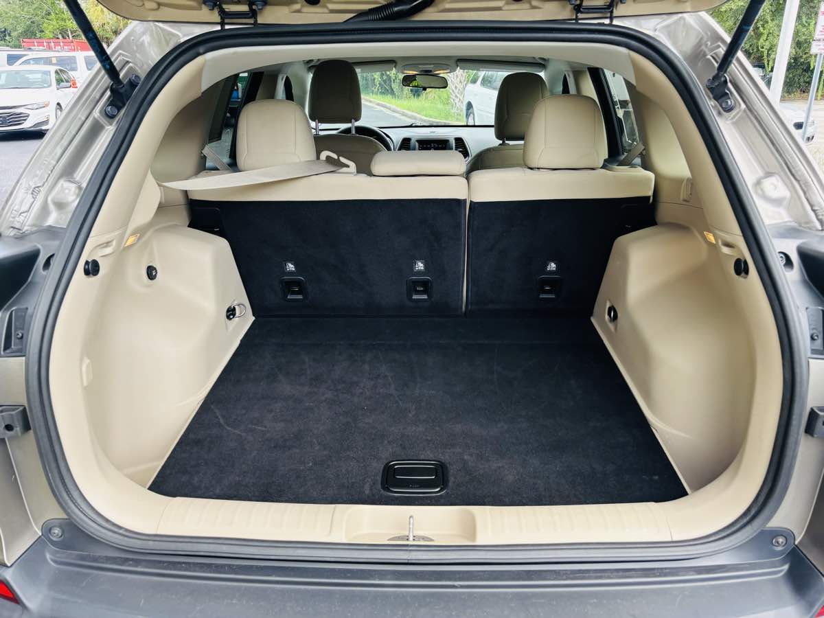 2020 Jeep Cherokee Latitude photo 19