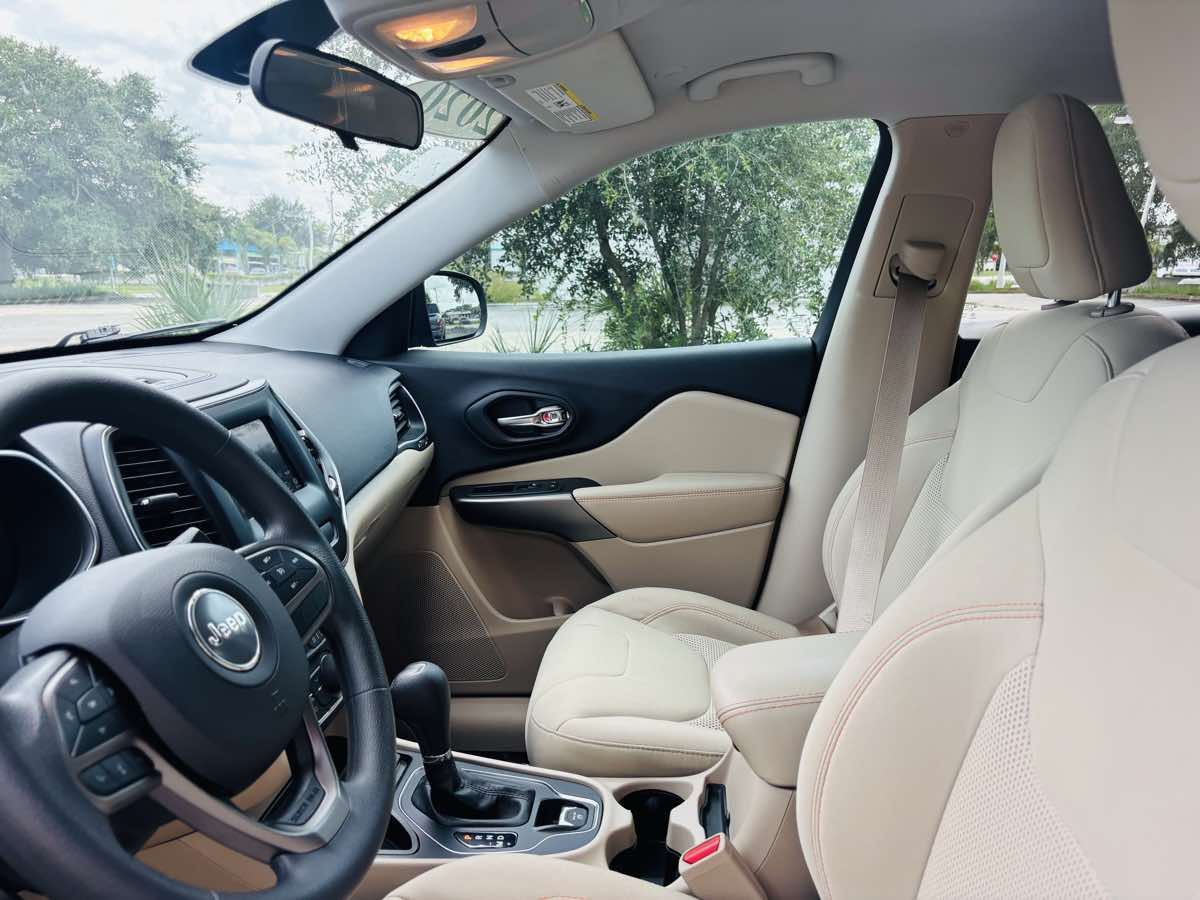 2020 Jeep Cherokee Latitude photo 22