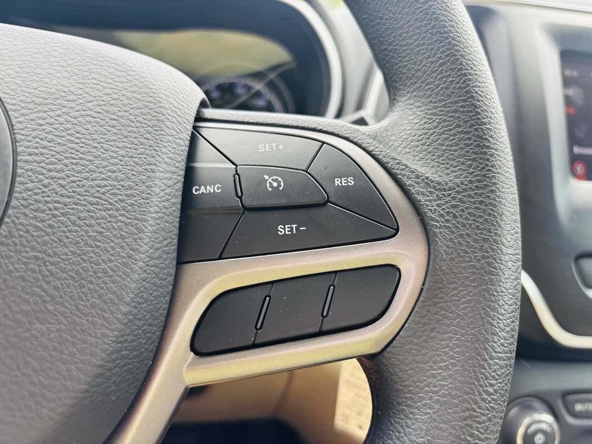 2020 Jeep Cherokee Latitude photo 24