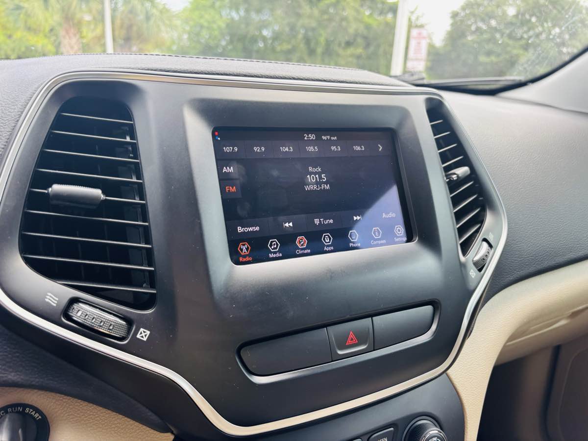 2020 Jeep Cherokee Latitude photo 27