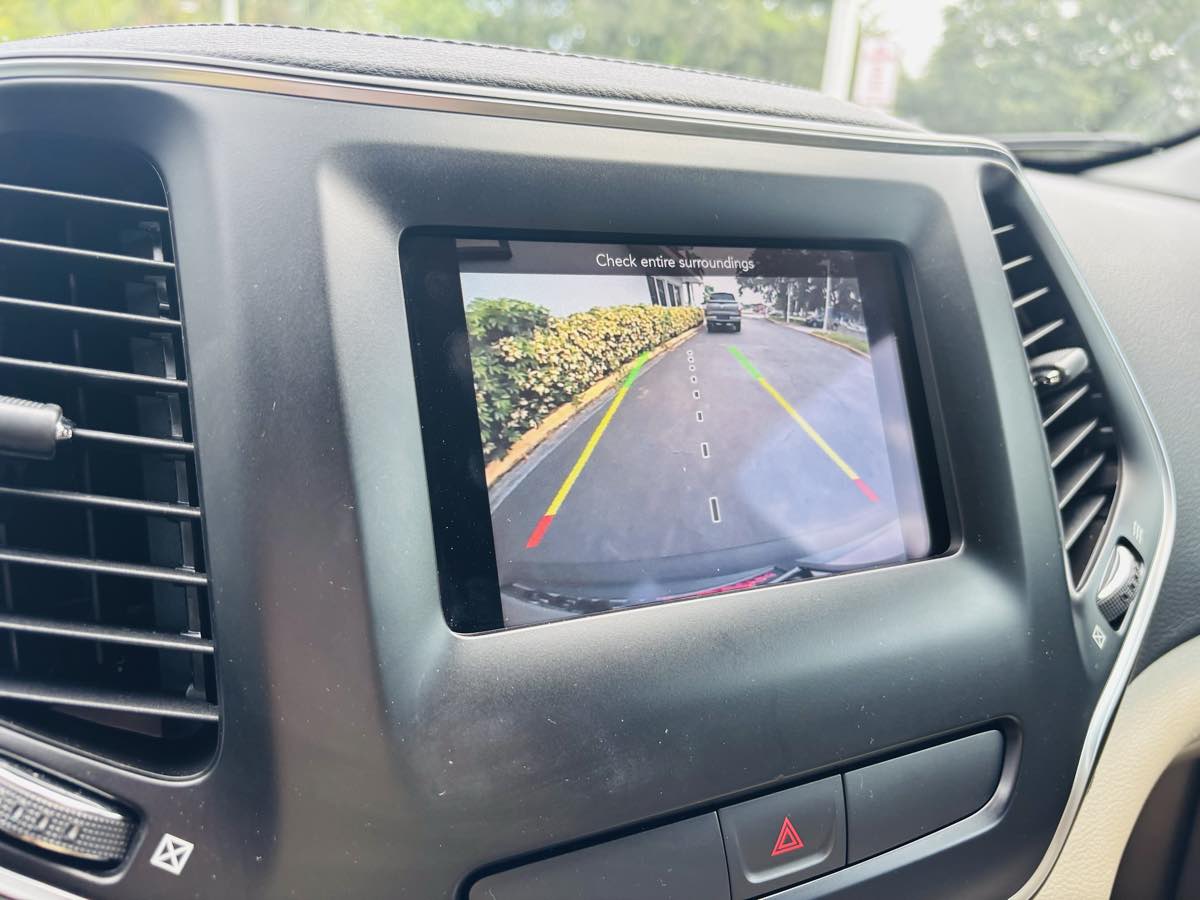 2020 Jeep Cherokee Latitude photo 2