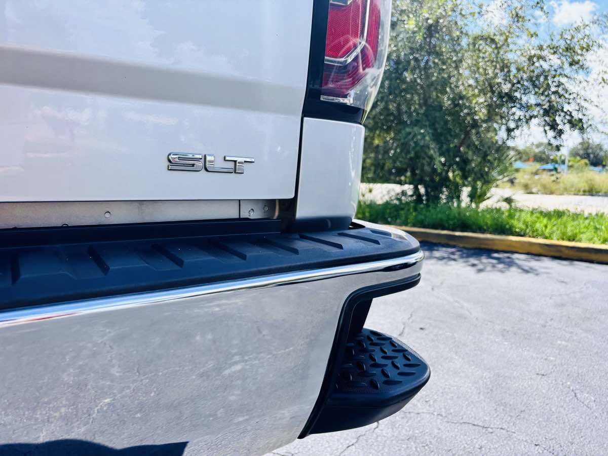 2017 Gmc Sierra 1500 SLT photo 2