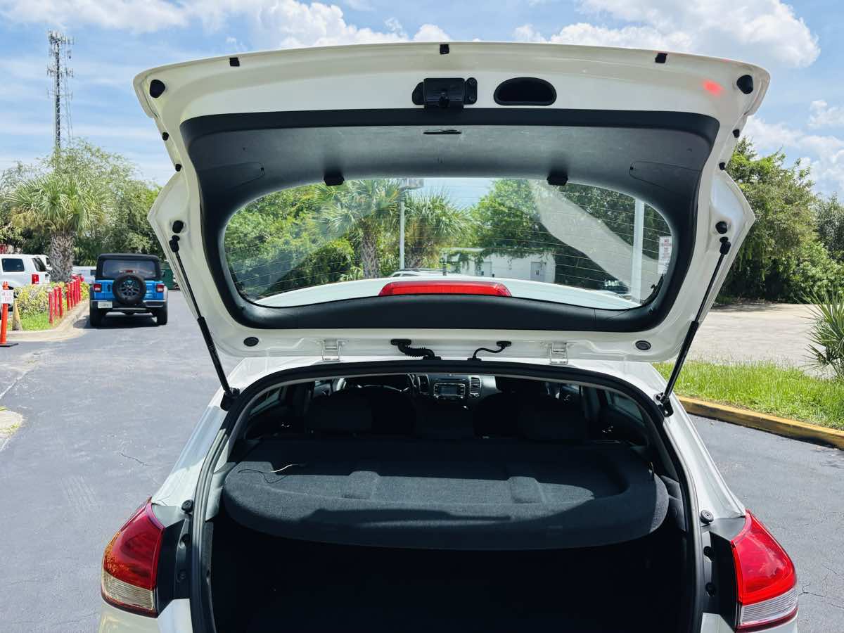 2015 Kia Forte 5-Door EX photo 17