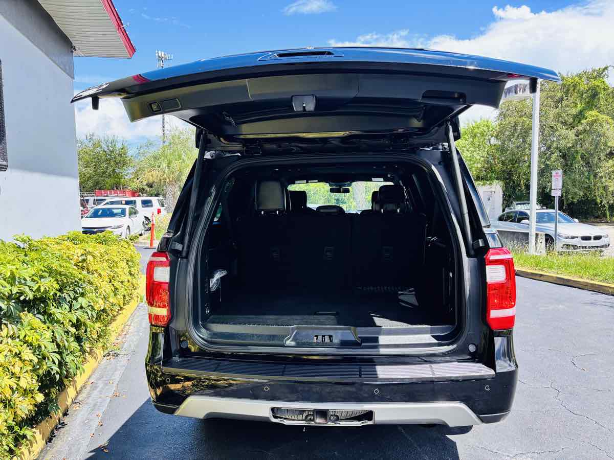 2020 Ford Expedition MAX XLT photo 18