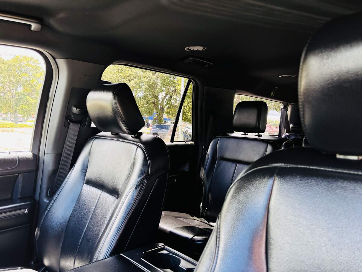 2020 Ford Expedition MAX XLT photo 24