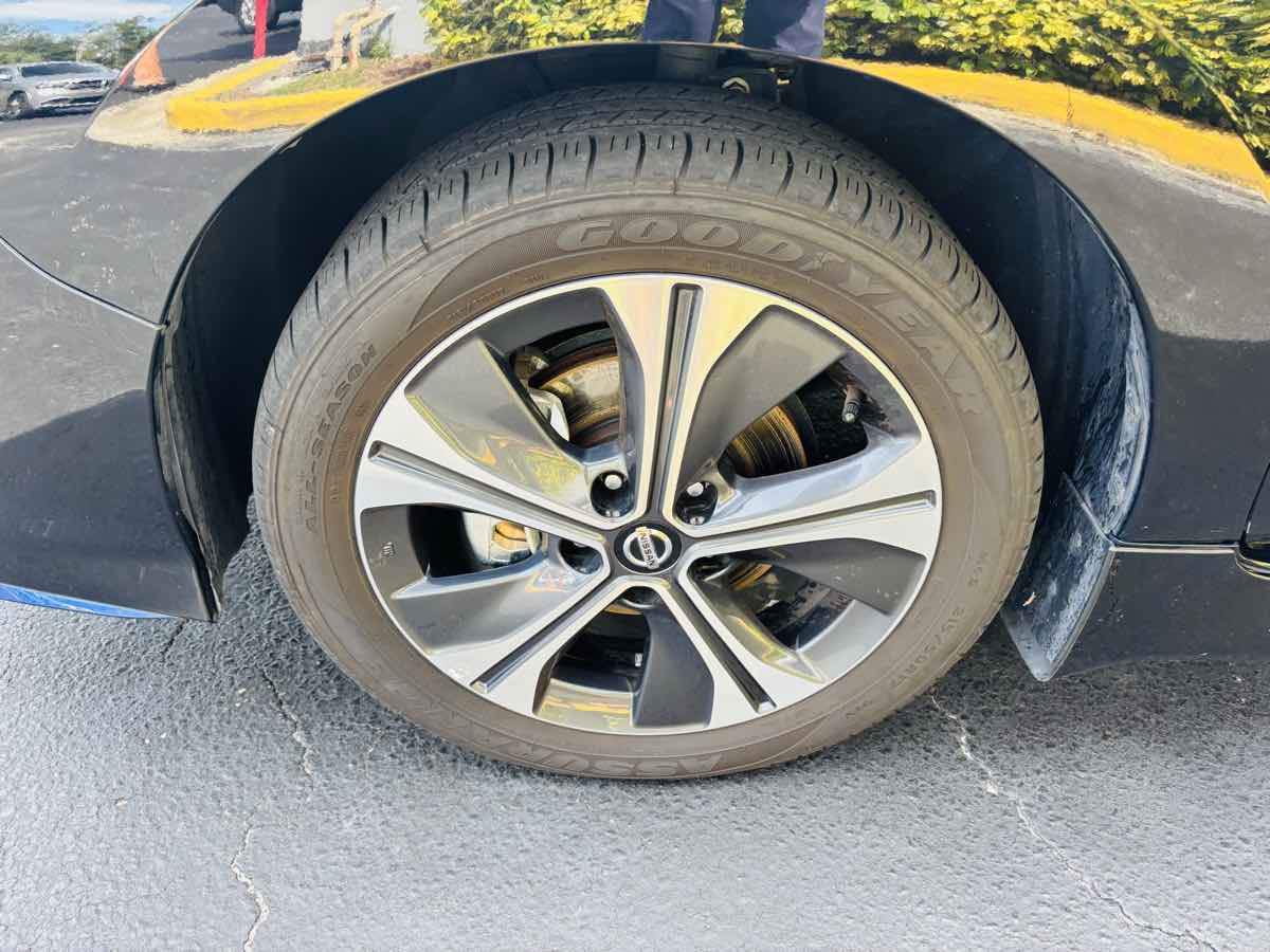 2022 Nissan Leaf SL Plus photo 5