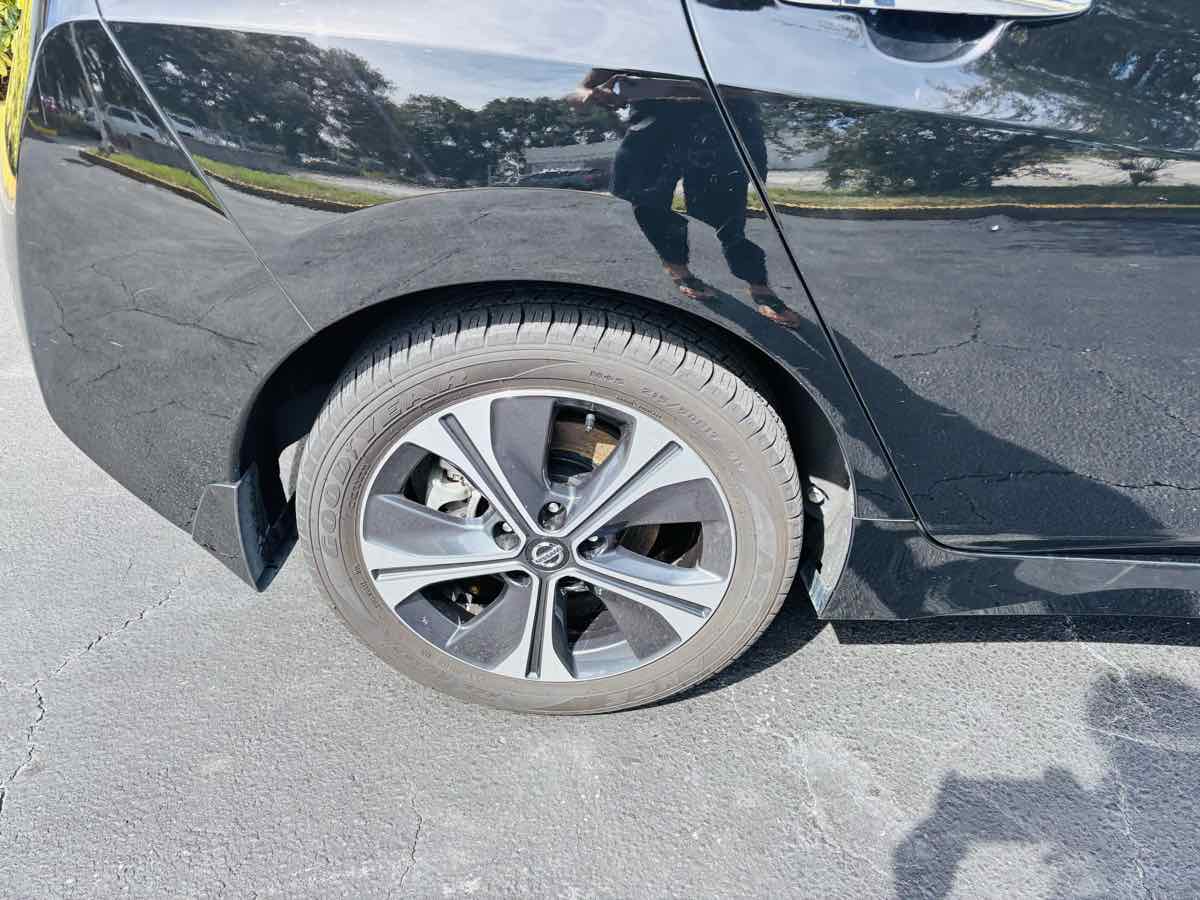 2022 Nissan Leaf SL Plus photo 9