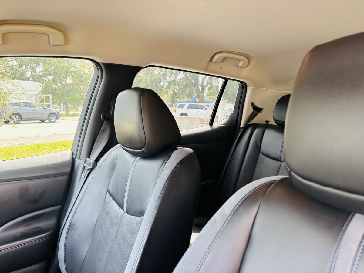 2022 Nissan Leaf SL Plus photo 20