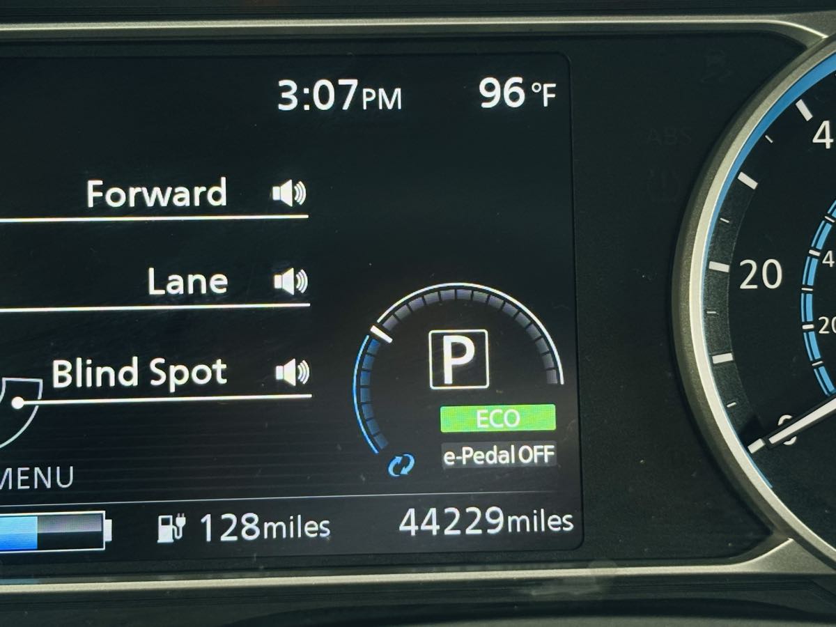 2022 Nissan Leaf SL Plus photo 21