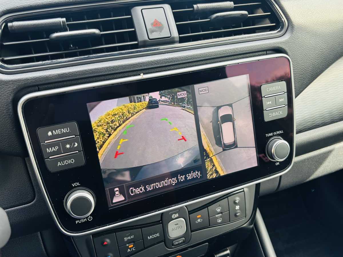 2022 Nissan Leaf SL Plus photo 24