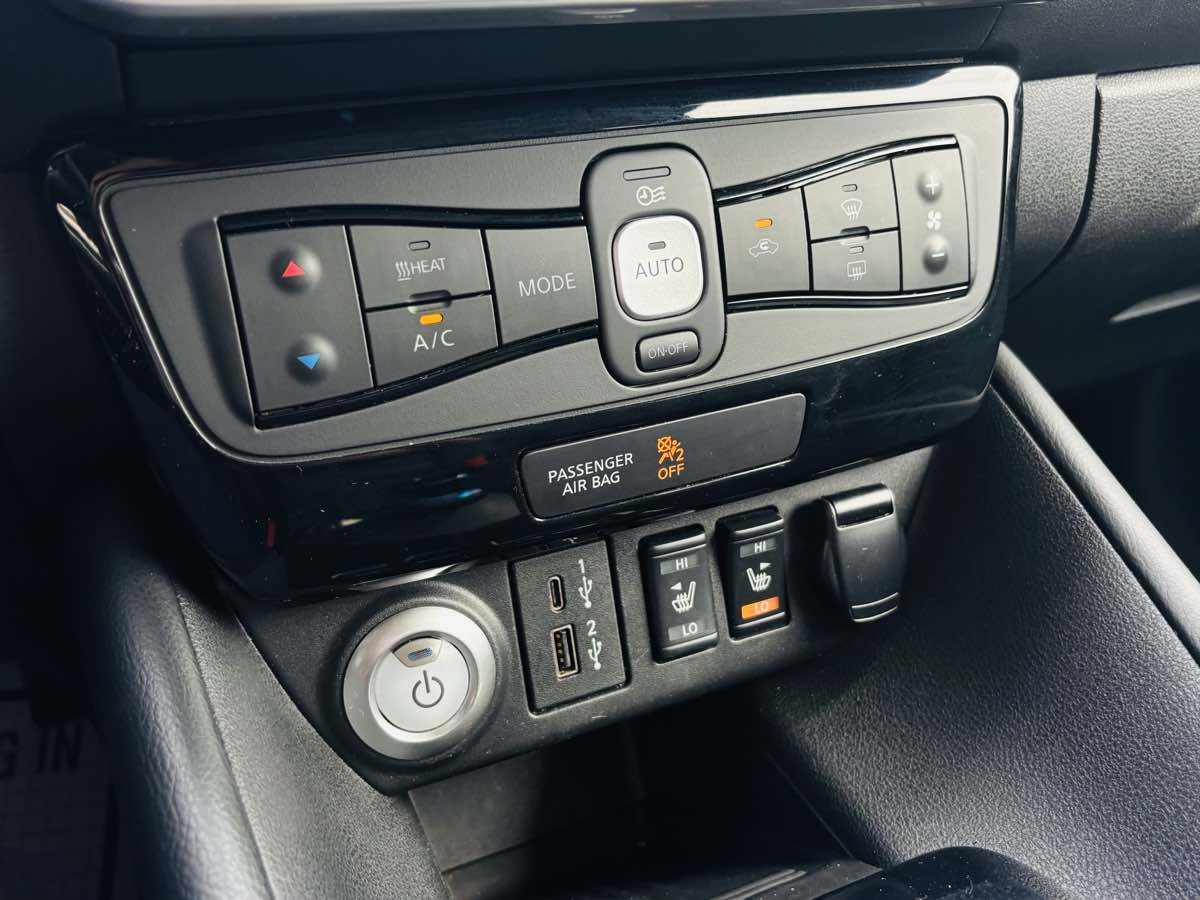 2022 Nissan Leaf SL Plus photo 25