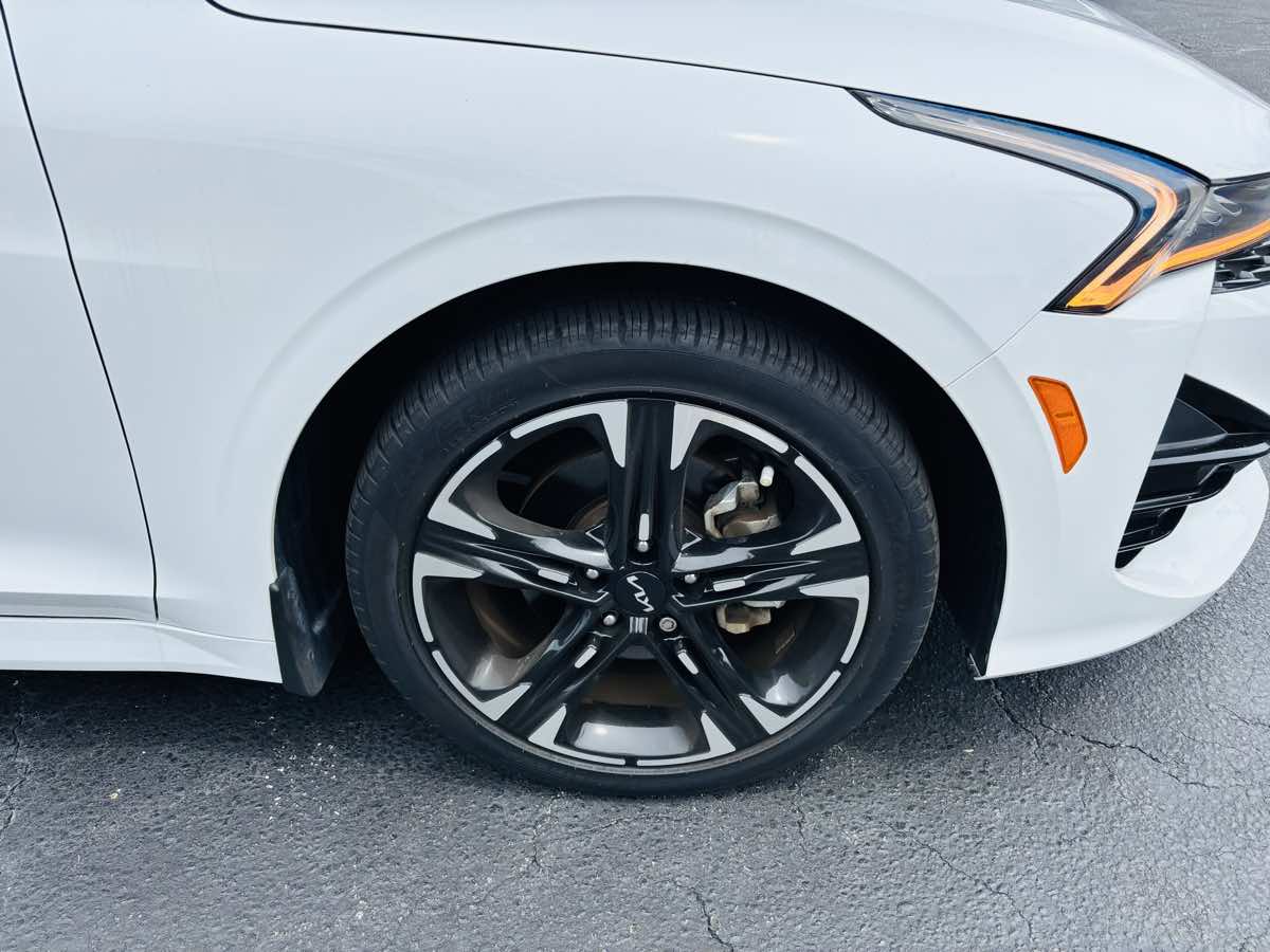 2022 Kia K5 GT-Line photo 3