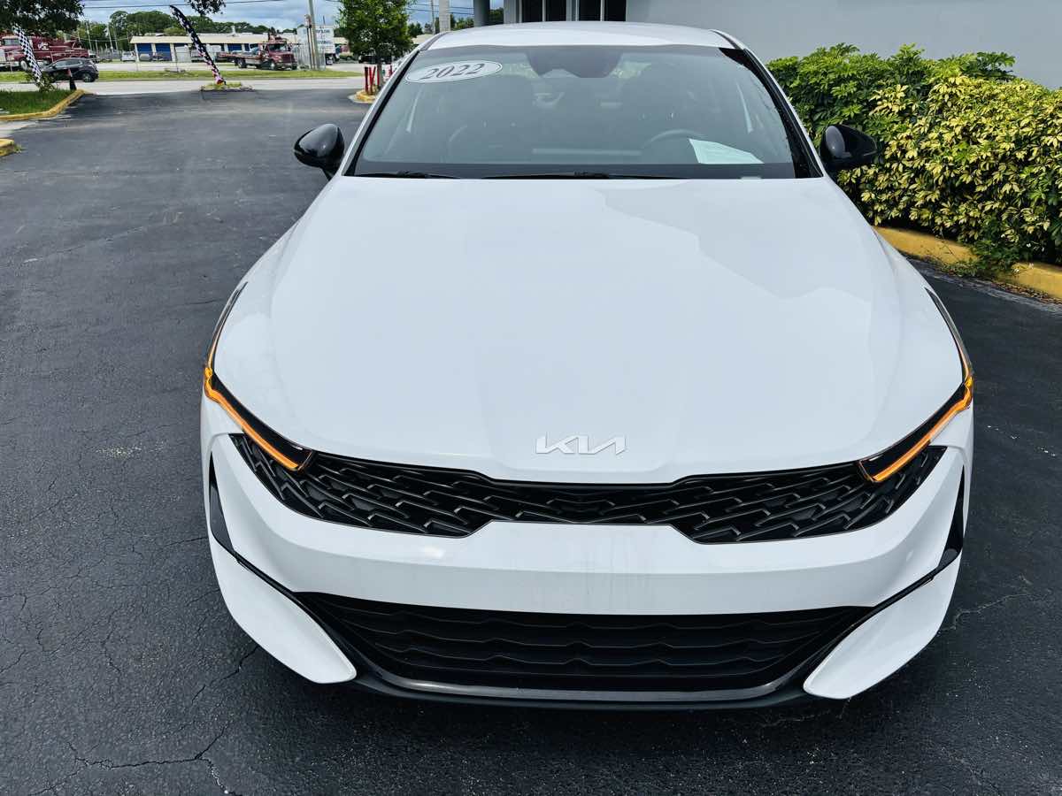 2022 Kia K5 GT-Line photo 4