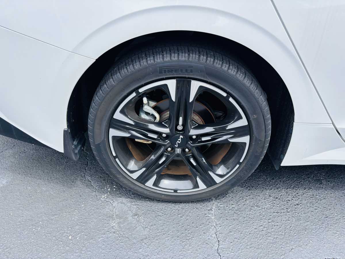 2022 Kia K5 GT-Line photo 8