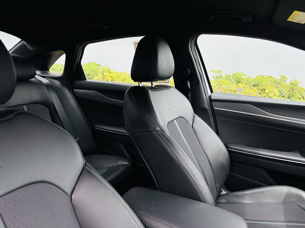 2022 Kia K5 GT-Line photo 9