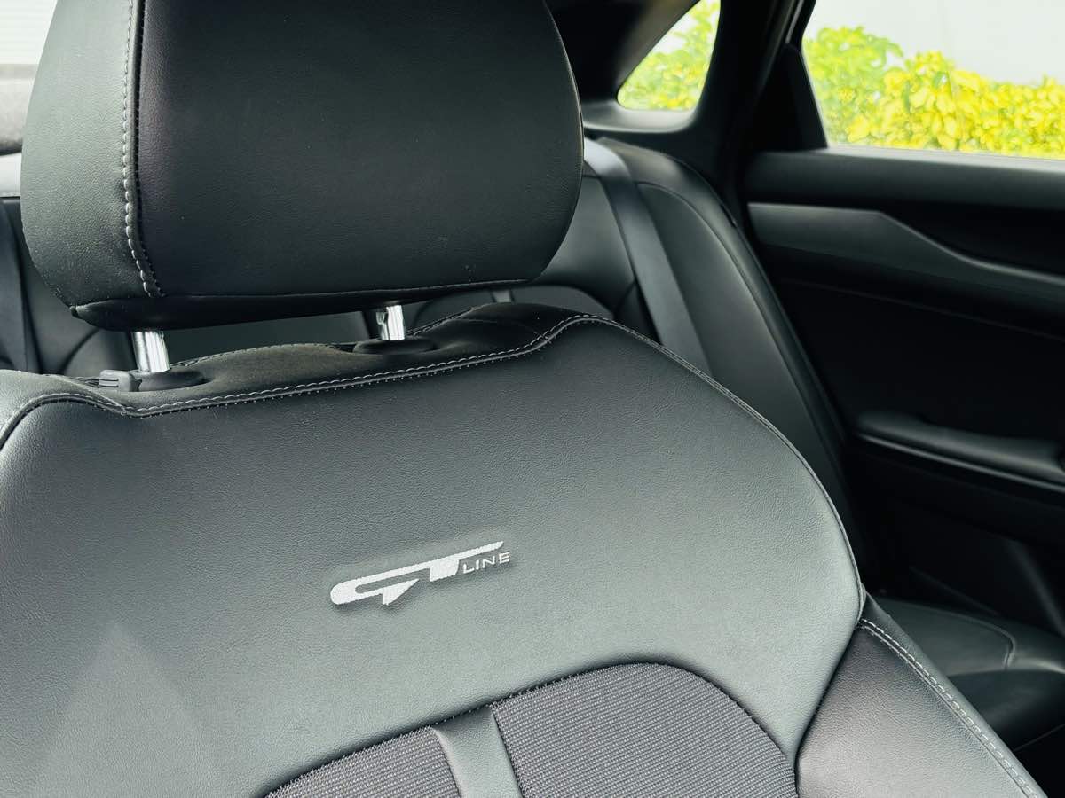2022 Kia K5 GT-Line photo 11