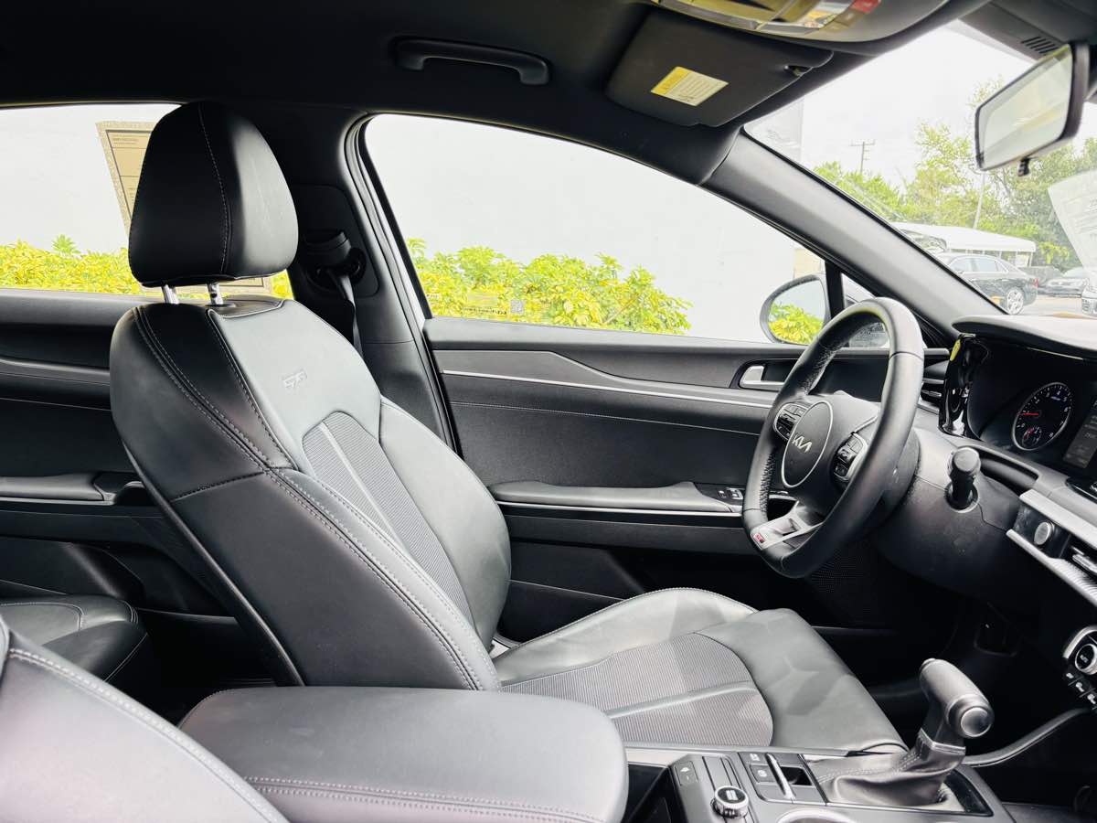 2022 Kia K5 GT-Line photo 12