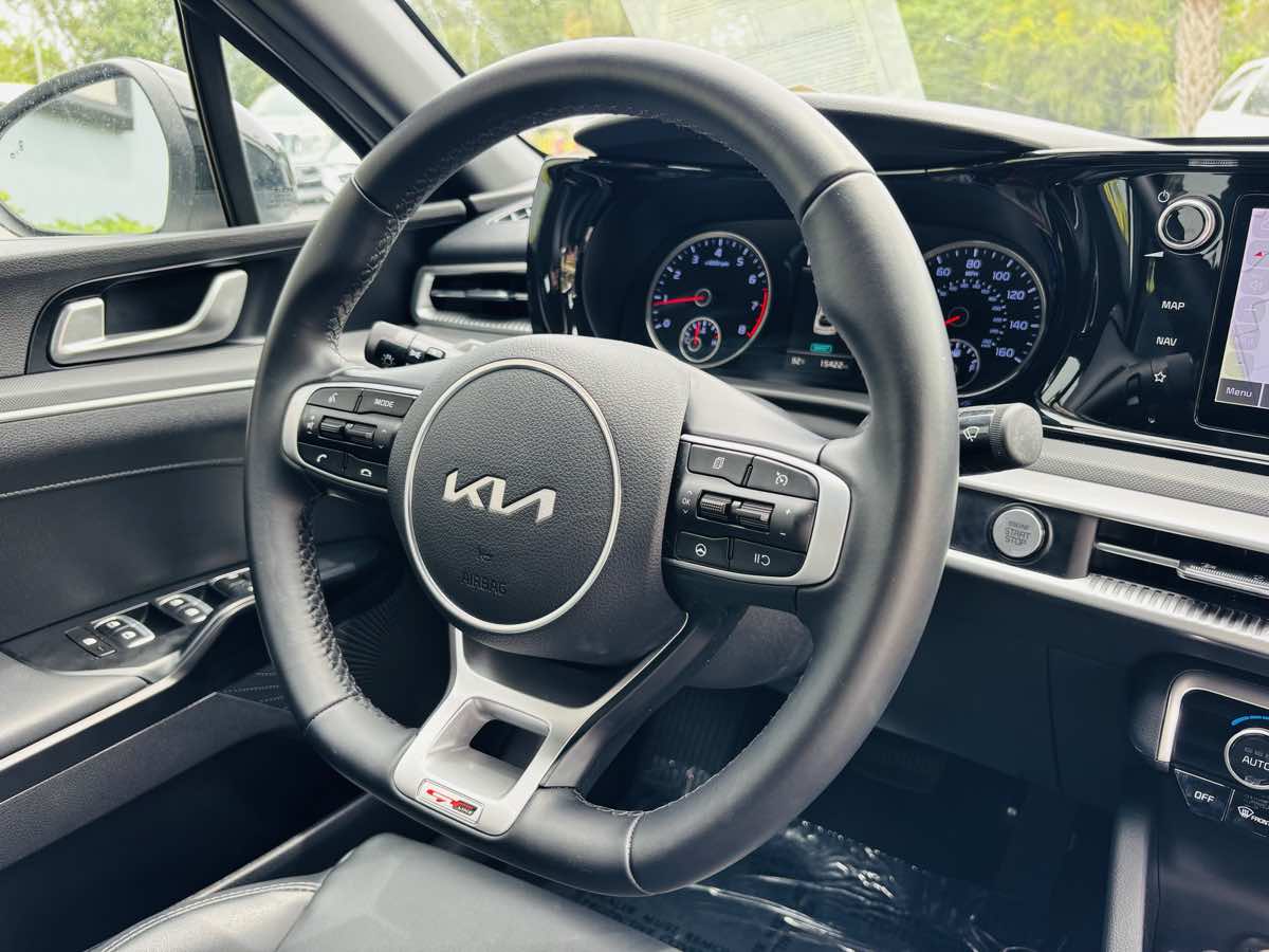 2022 Kia K5 GT-Line photo 14