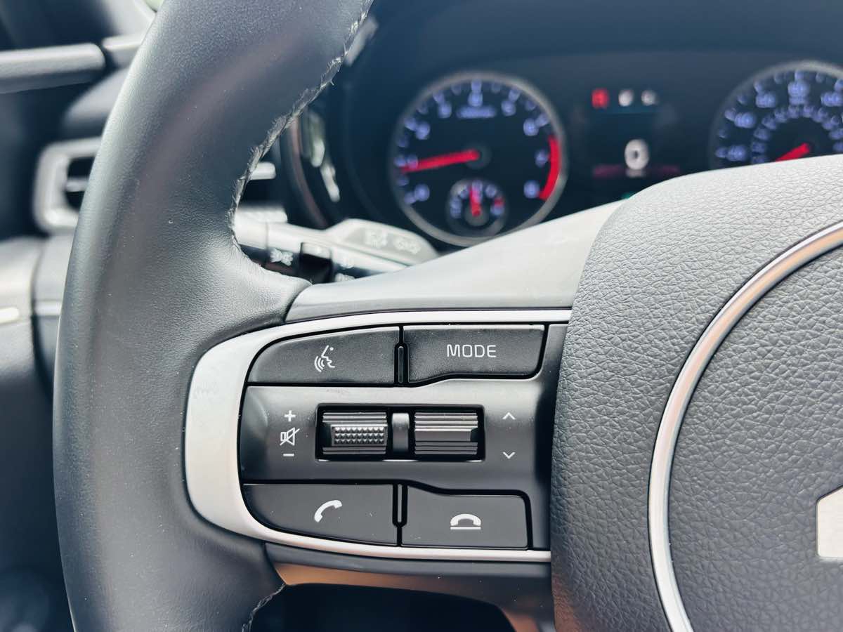 2022 Kia K5 GT-Line photo 35