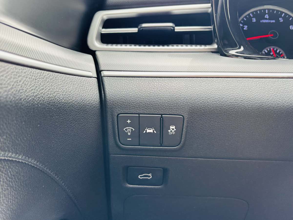 2022 Kia K5 GT-Line photo 2