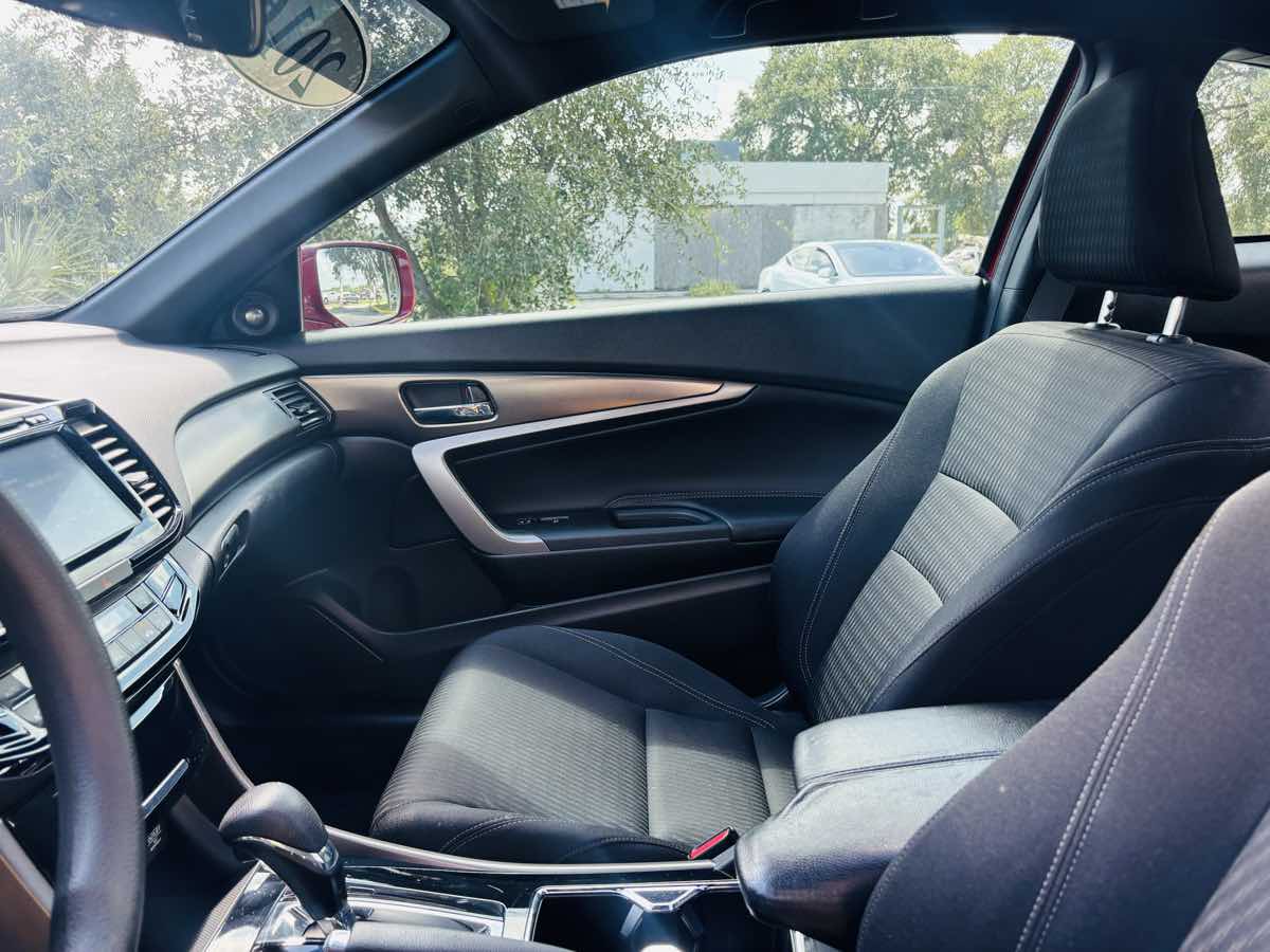 2016 Honda Accord EX photo 17