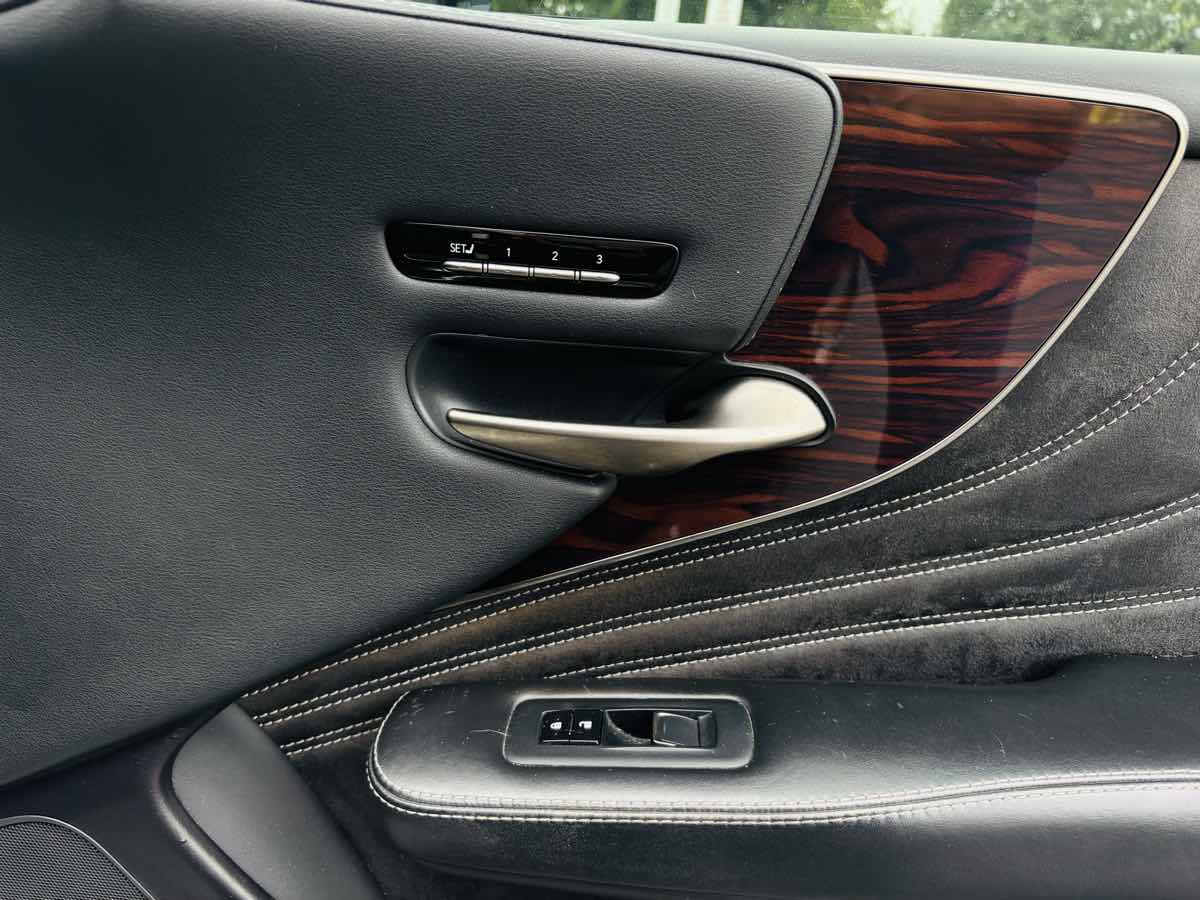2020 Lexus LS 500 photo 10