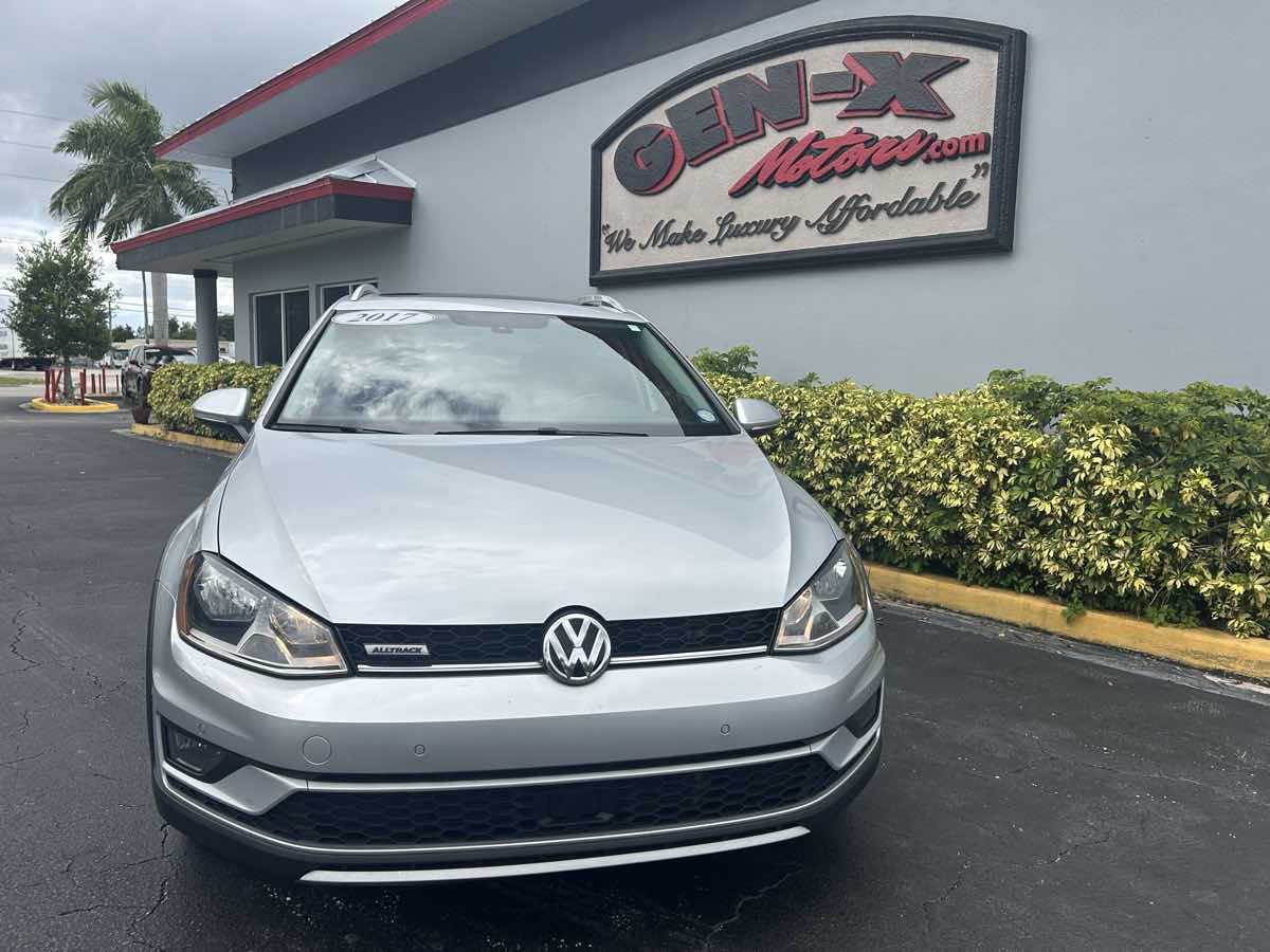 2017 Volkswagen Golf Alltrack SE photo 2