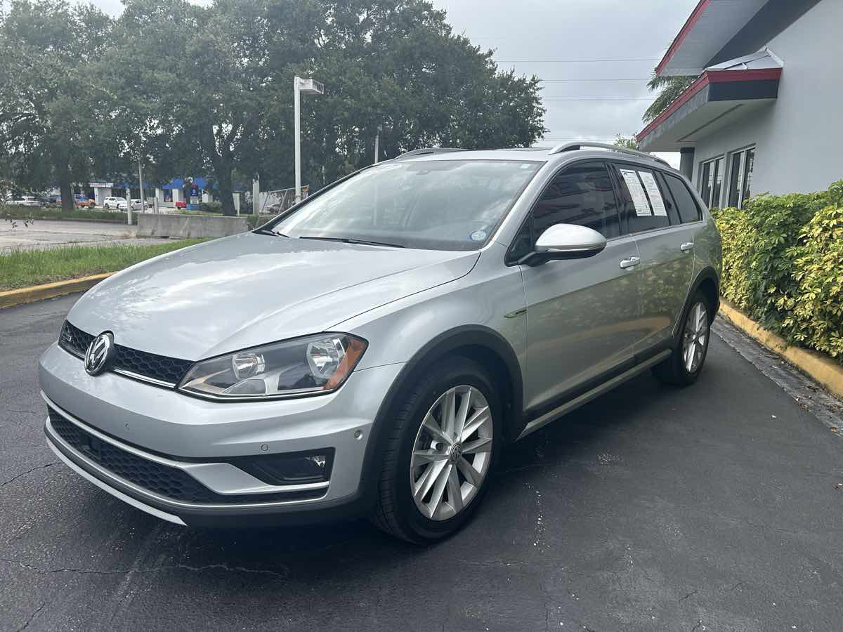 2017 Volkswagen Golf Alltrack SE photo 3