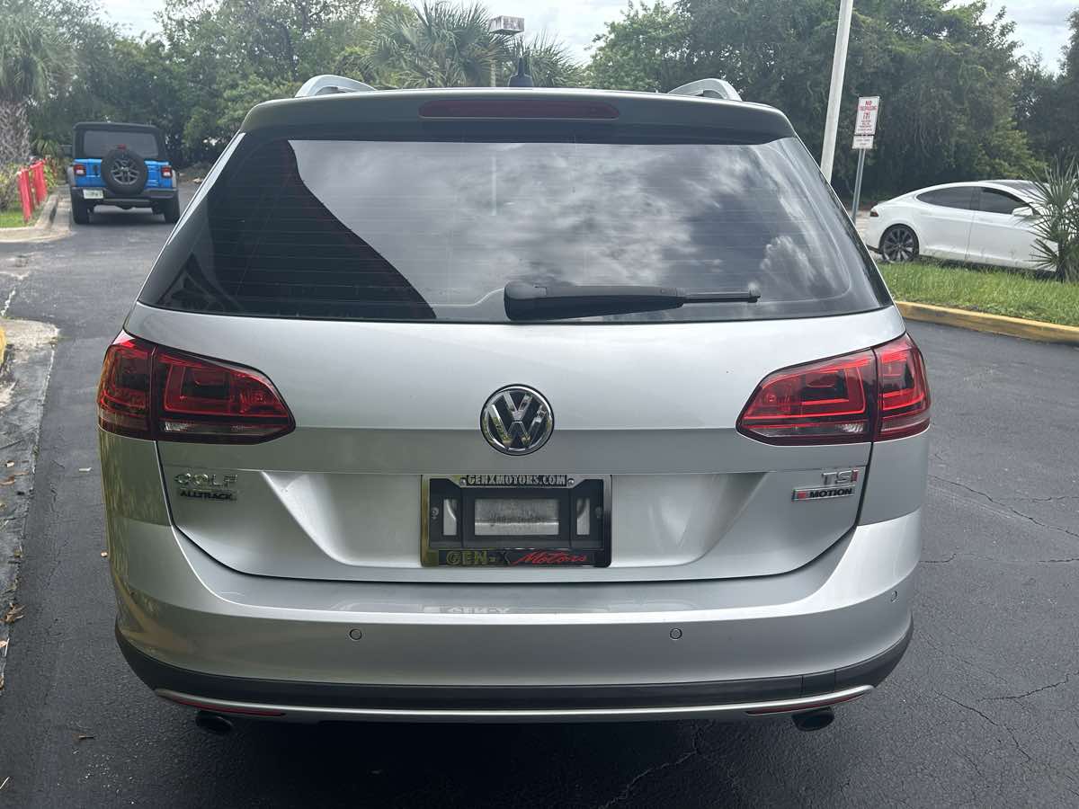 2017 Volkswagen Golf Alltrack SE photo 4