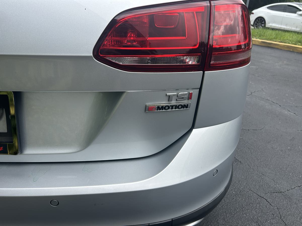 2017 Volkswagen Golf Alltrack SE photo 5
