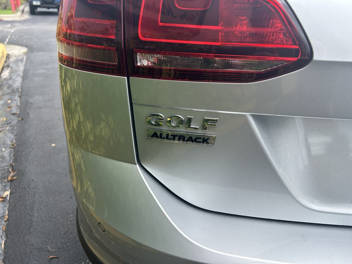 2017 Volkswagen Golf Alltrack SE photo 6