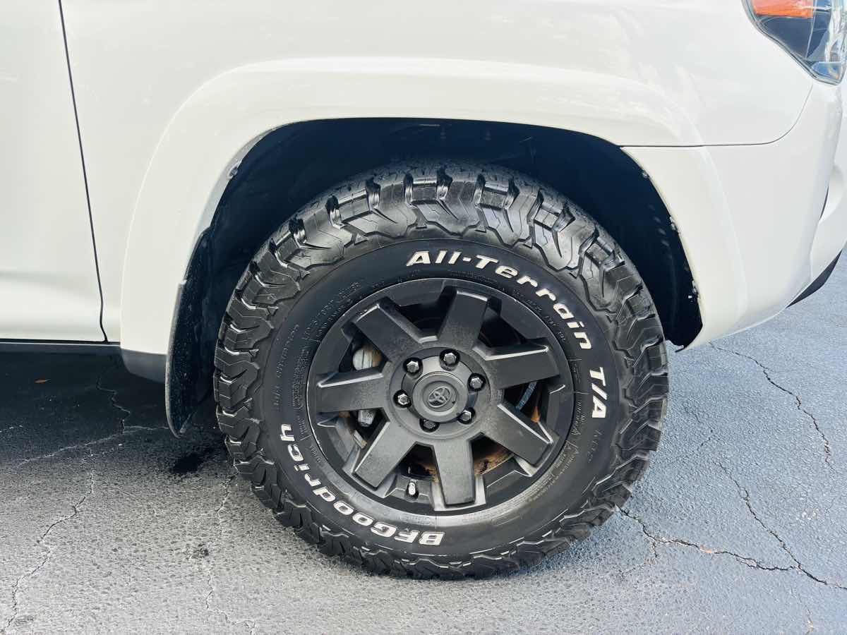 2020 Toyota 4Runner TRD photo 2