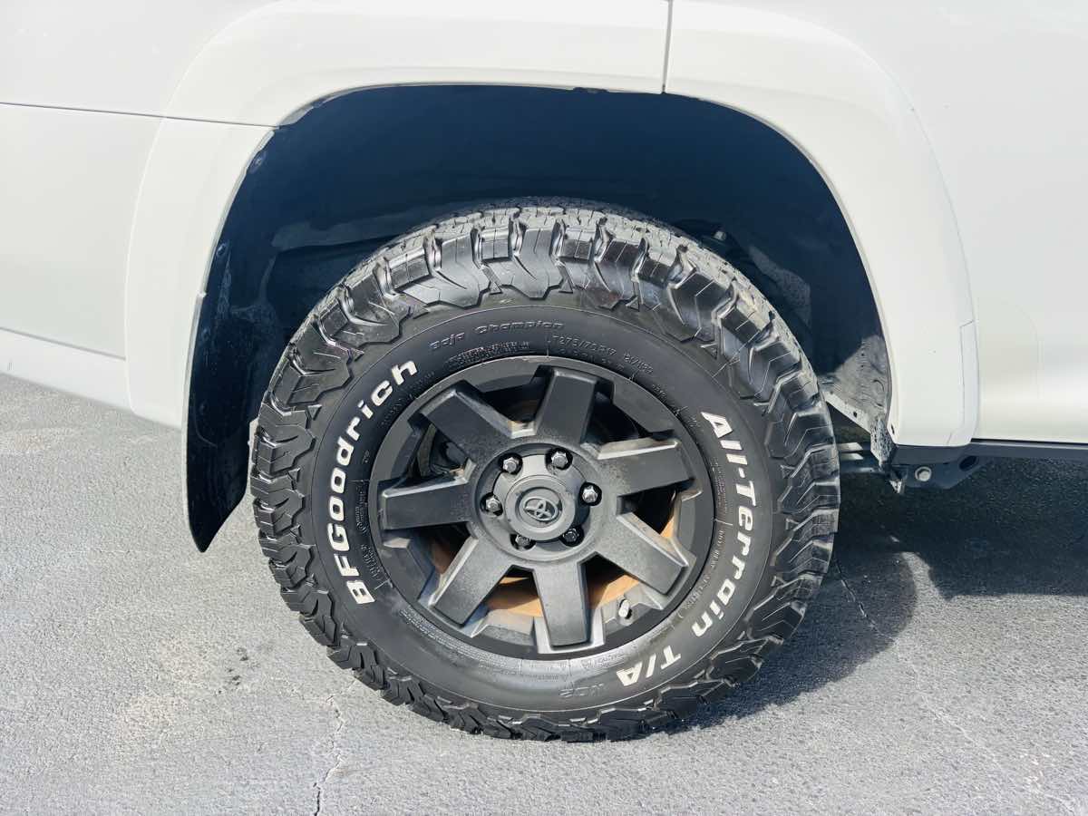 2020 Toyota 4Runner TRD photo 16