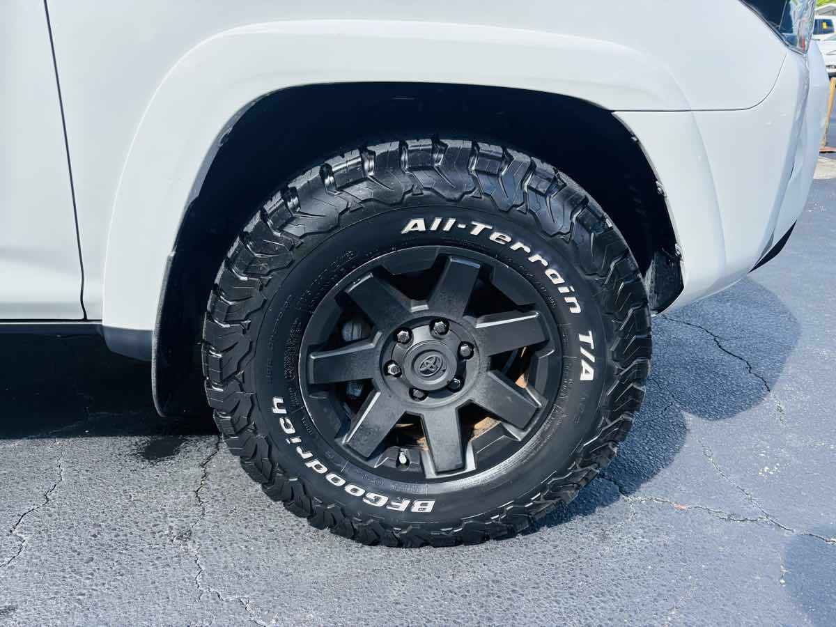 2020 Toyota 4Runner TRD photo 17
