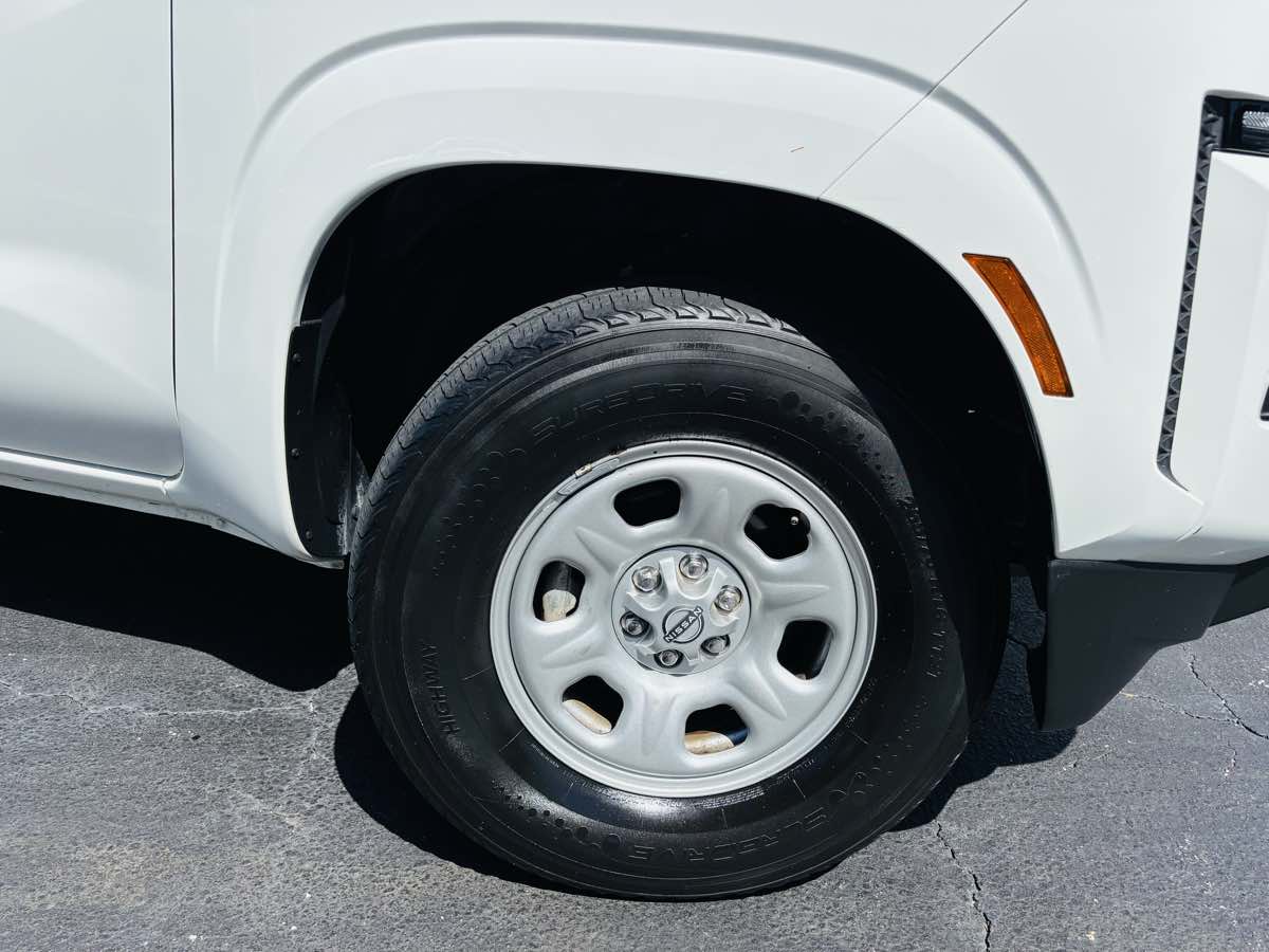 2022 Nissan Frontier S photo 2