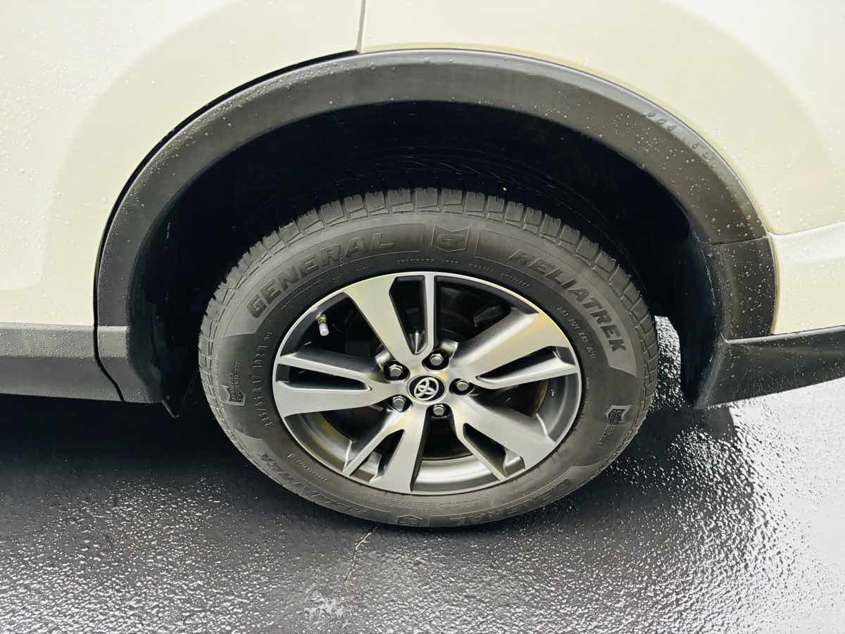 2018 Toyota RAV4 Adventure XLE photo 5