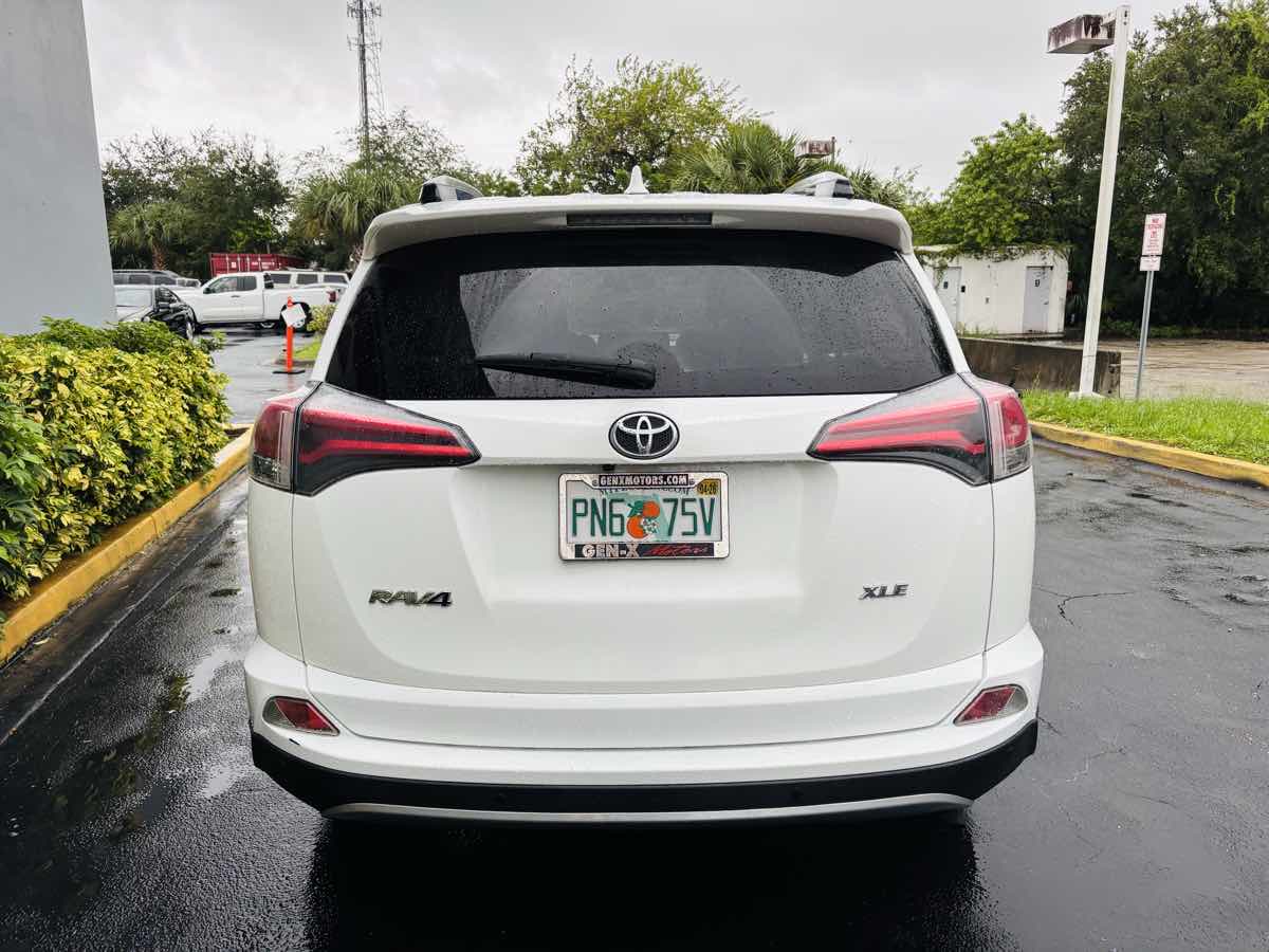 2018 Toyota RAV4 Adventure XLE photo 9