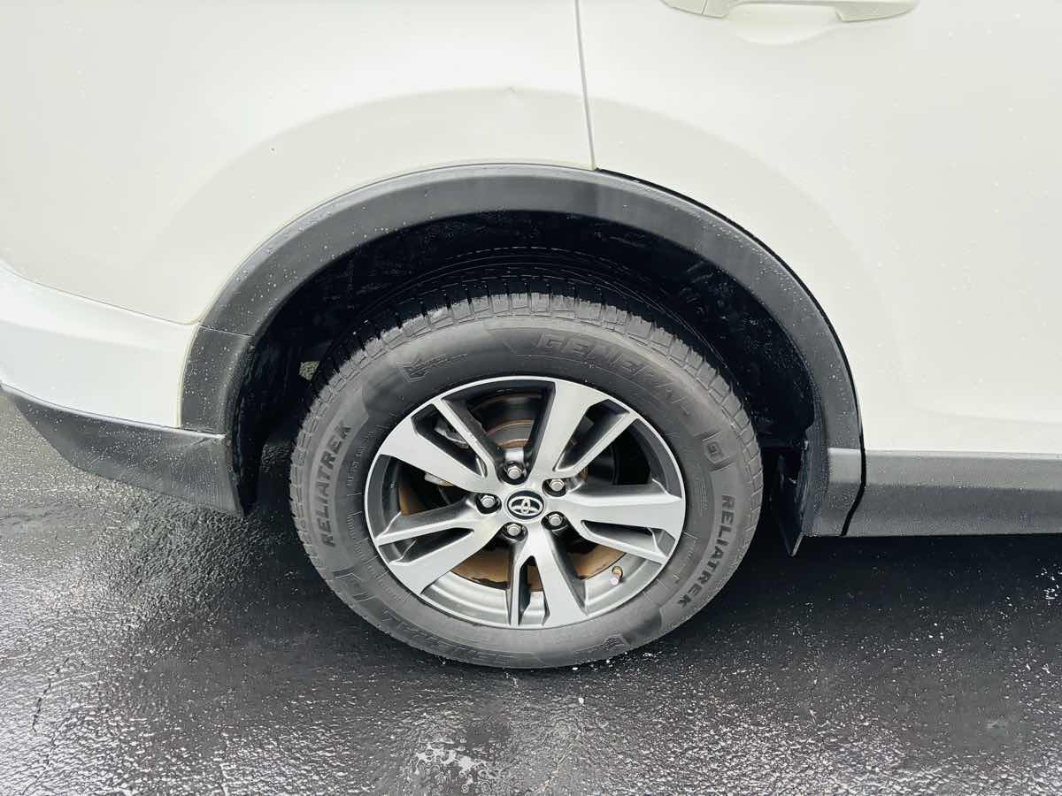 2018 Toyota RAV4 Adventure XLE photo 10