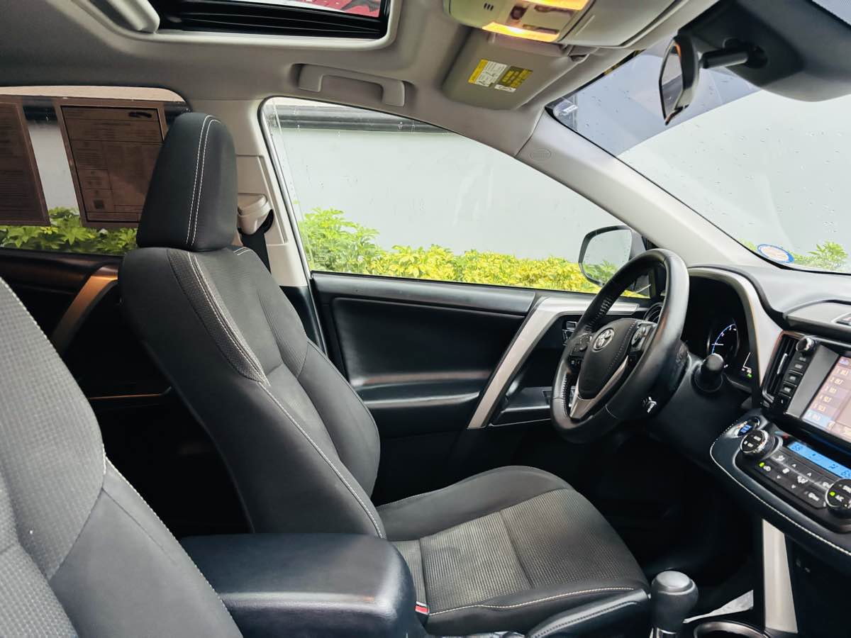 2018 Toyota RAV4 Adventure XLE photo 12