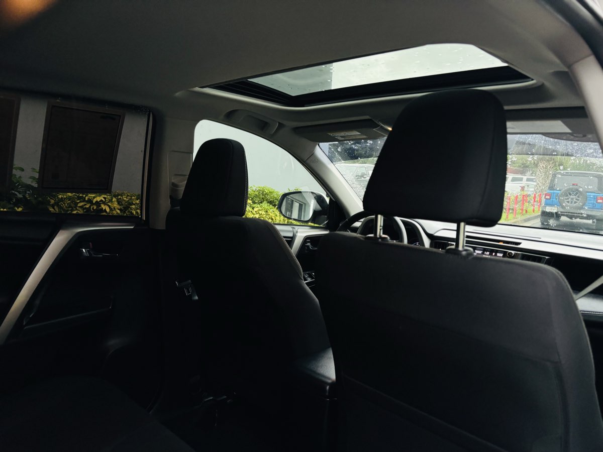 2018 Toyota RAV4 Adventure XLE photo 15