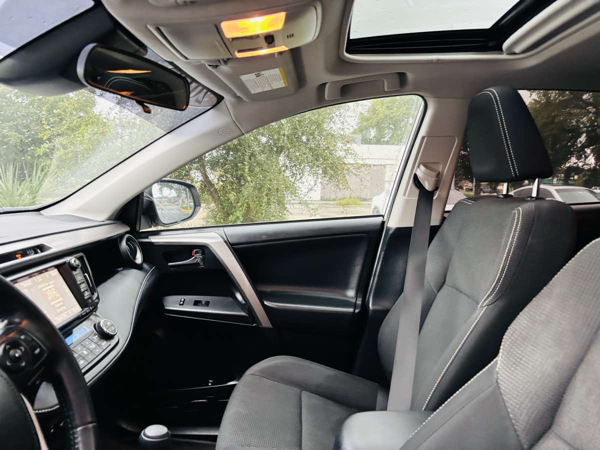 2018 Toyota RAV4 Adventure XLE photo 18