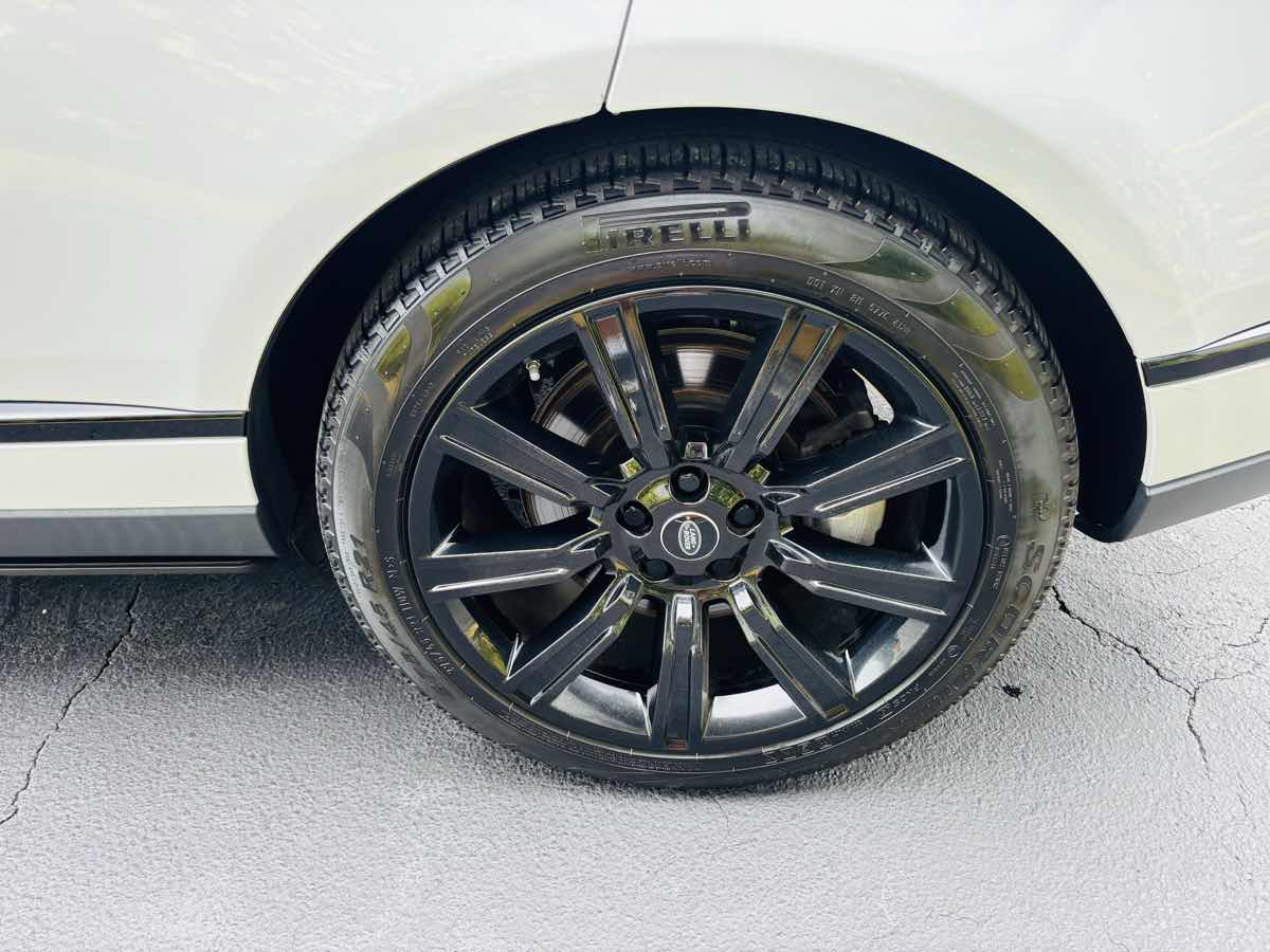 2020 Land Rover Range Rover HSE photo 6