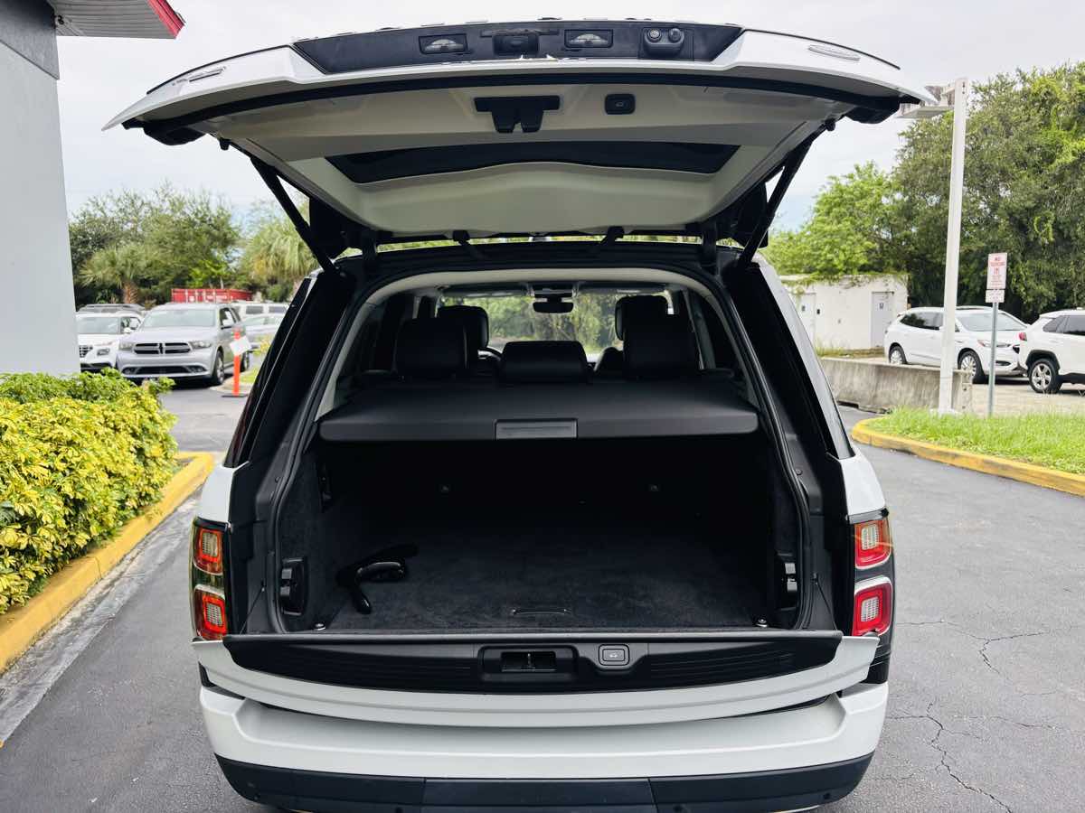 2020 Land Rover Range Rover HSE photo 8
