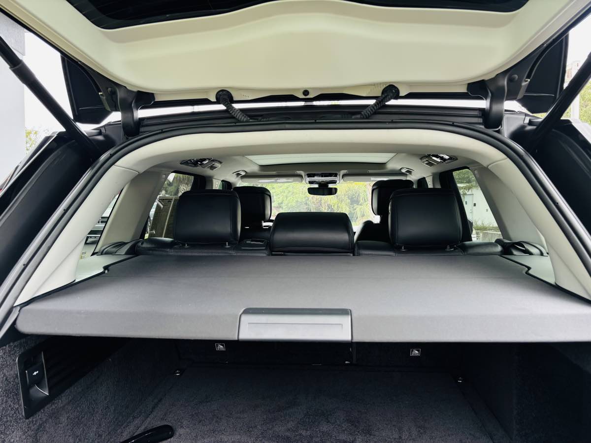 2020 Land Rover Range Rover HSE photo 9