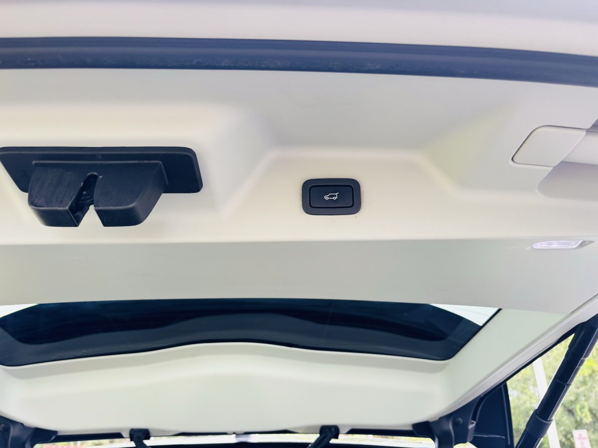 2020 Land Rover Range Rover HSE photo 10