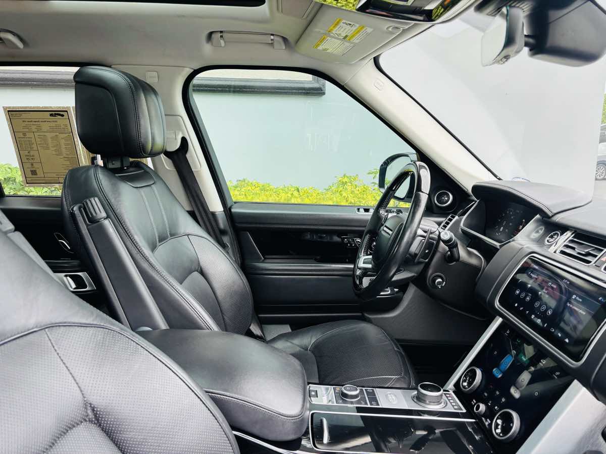 2020 Land Rover Range Rover HSE photo 14