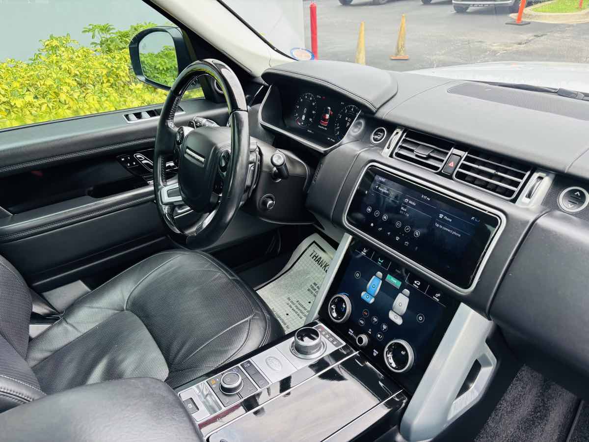 2020 Land Rover Range Rover HSE photo 15